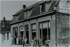 De Roode Leeuw Langstraat 11 Zoutelande, 1924.JPG