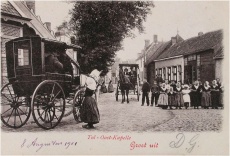 Dorpsstraat Oostkapelle ca 1900.JPG