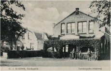 Café Internationaal Domburgseweg 16 Oostkapelle, ca. 1920.JPG