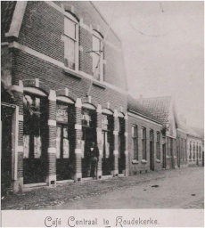 Centraal Dorpsplein 6 Koudekerke, ca. 1900.JPG
