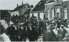 Eerste pand links is Duinzicht Langsstraat 1 Zoutelande, 1924.JPG