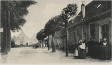 Rechts Het Parochiehuis Kerkring 8 Grijpskerke, ca. 1910.JPG