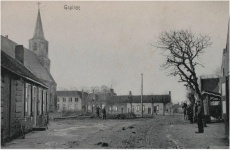 De herberg van Toon van Sorge zat in het laatste pand rechts, ca. 1908.JPG